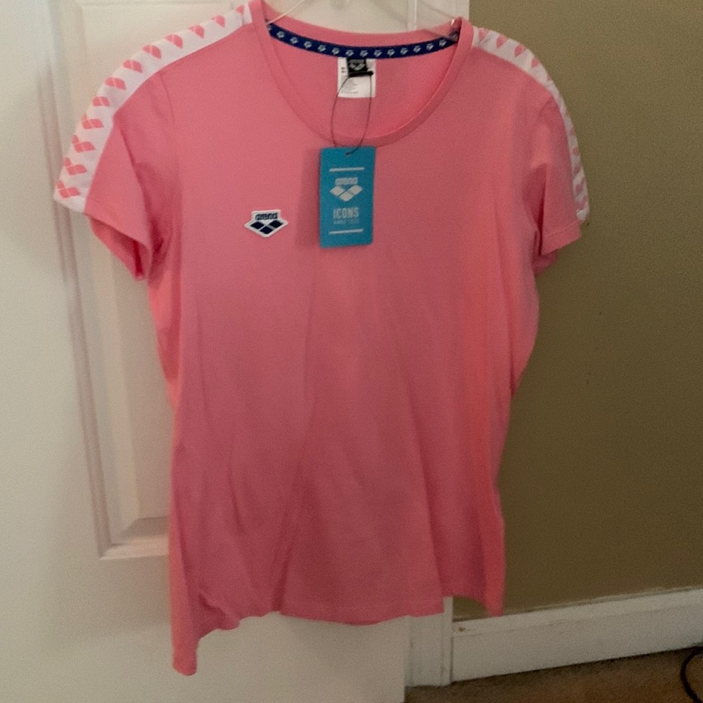 Brand new arena women’s cut t-shirt